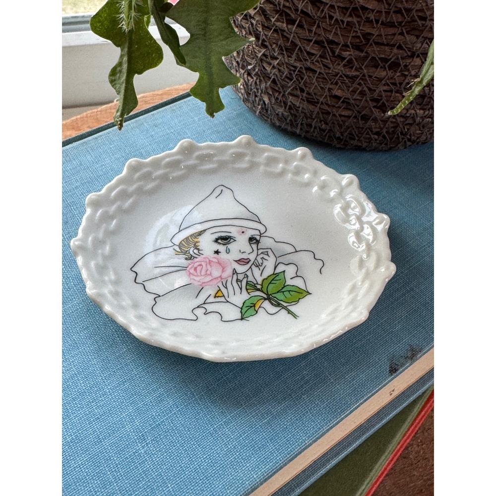 Vintage‎ Pierrot Sad Clown Trinket Dish Scalloped Ceramic Ring Dish White 3.5"